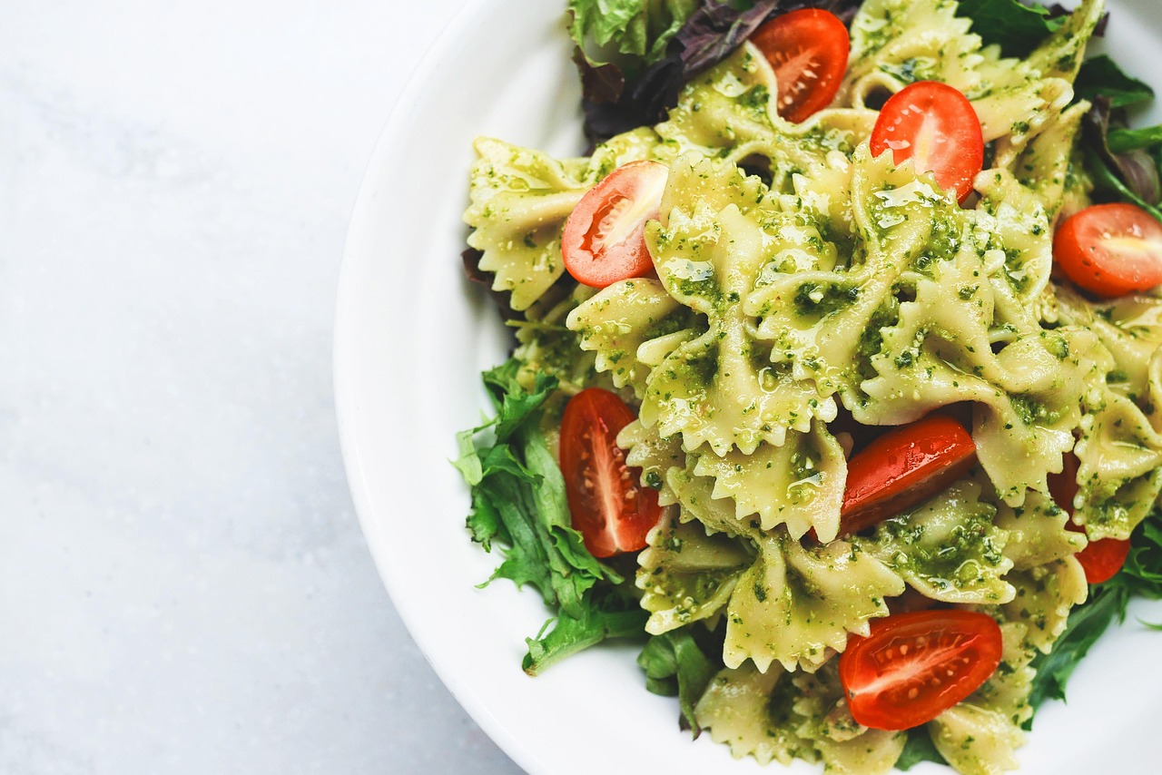Pesto Courgette Lamb with Kale Low-Carb Recipe CarbWise low-carb healthy food