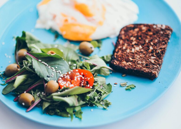 Creamy Spinach Breakfast Low-Carb Recipe 02 CarbWise low-carb healthy food