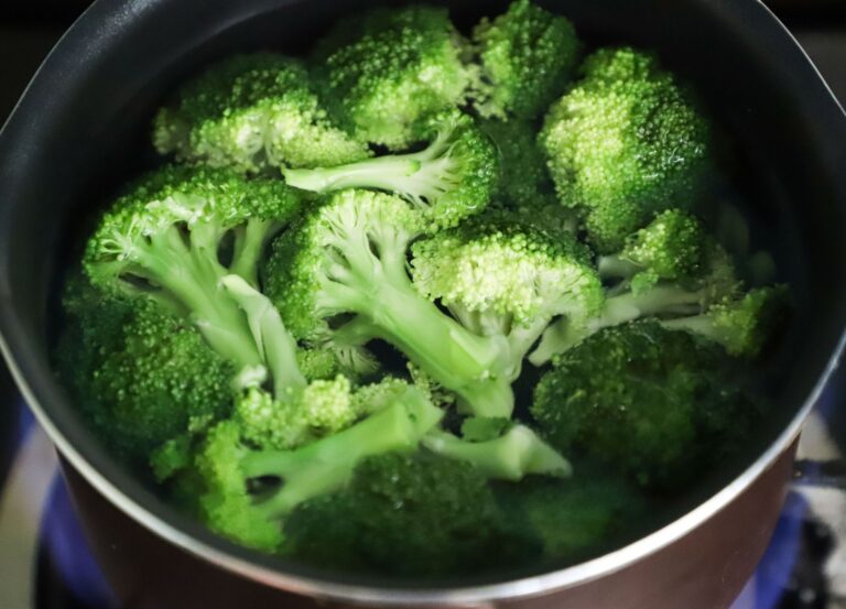 Chilli Garlic Snacks with Broccoli CarbWise low-carb healthy food