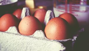 One-Pan Eggs with Green Beans Low-Carb Recipe CarbWise low-carb healthy food