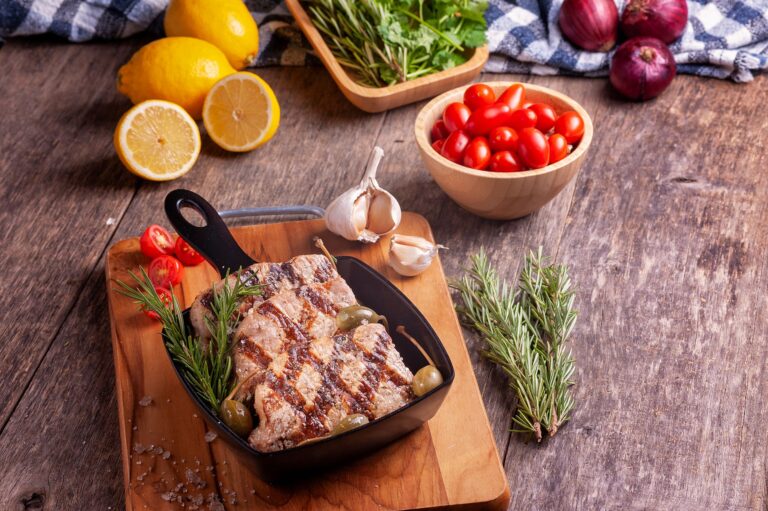 Herby Mustard Pork with Kale Low-Carb Recipe CarbWise low-carb healthy food