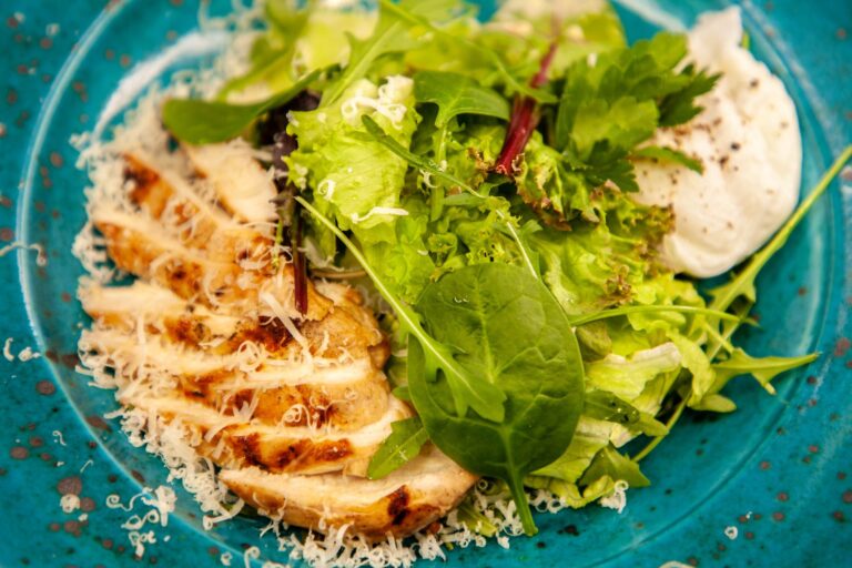 Slow Cooker Pork with Mixed Salad Leaves Low-Carb Recipe CarbWise low-carb healthy food