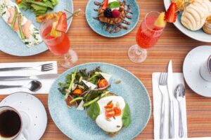Garlic Herb Eggs with Kale Low-Carb Recipe CarbWise low-carb healthy food