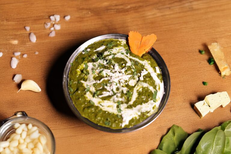 Creamy Spinach Vegetarian Low-Carb Recipe 02 CarbWise low-carb healthy food