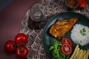 Creamy Spinach Chicken with Mixed Salad Leaves Low-Carb Recipe CarbWise low-carb healthy food