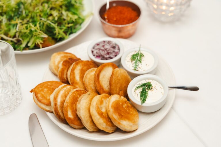 Creamy Spinach Snacks with Mixed Salad Leaves CarbWise low-carb healthy food