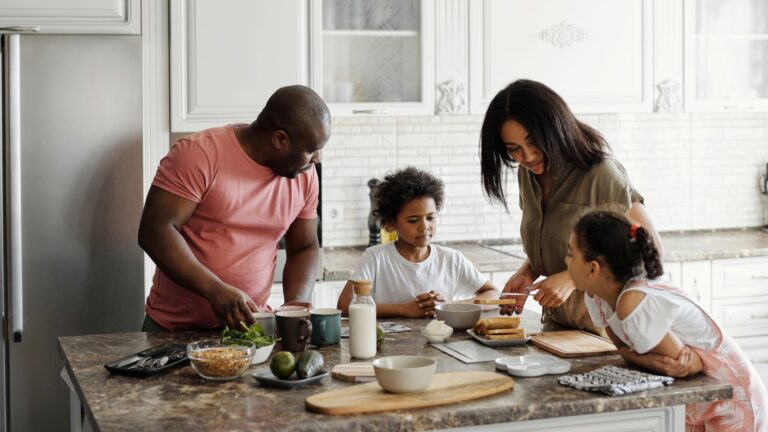 Healthy Eating Routine for Busy People for Busy Weekdays - Family Meals CarbWise low-carb healthy food