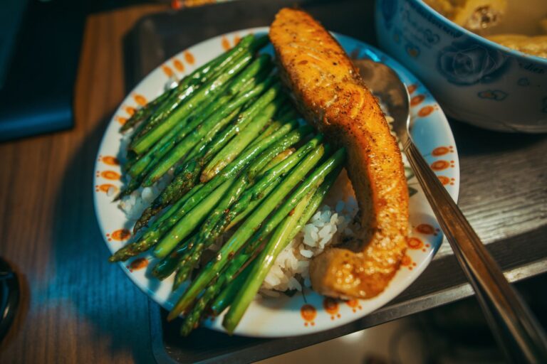 Pesto Courgette Seafood & Fish with Asparagus Low-Carb Recipe CarbWise low-carb healthy food