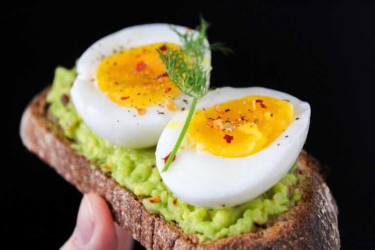 Garlic Herb Eggs Low-Carb Recipe 01 CarbWise low-carb healthy food