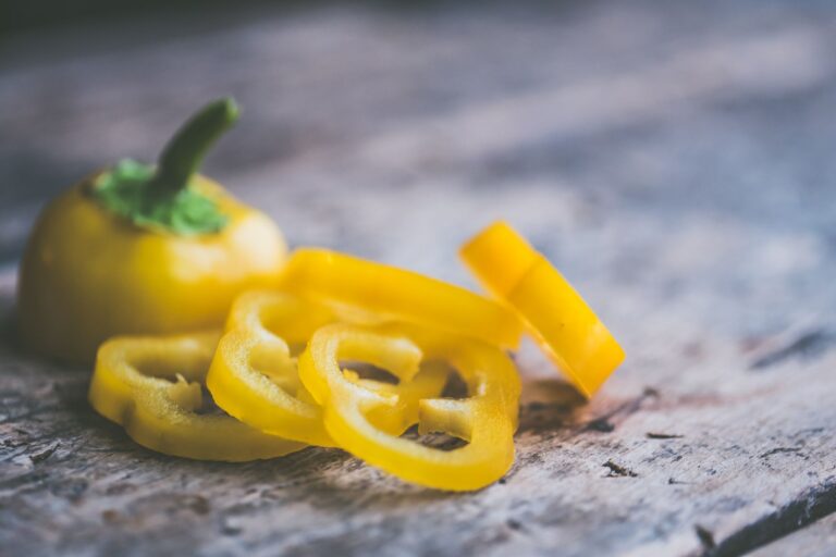 Roasted Pepper Snacks with Spinach CarbWise low-carb healthy food